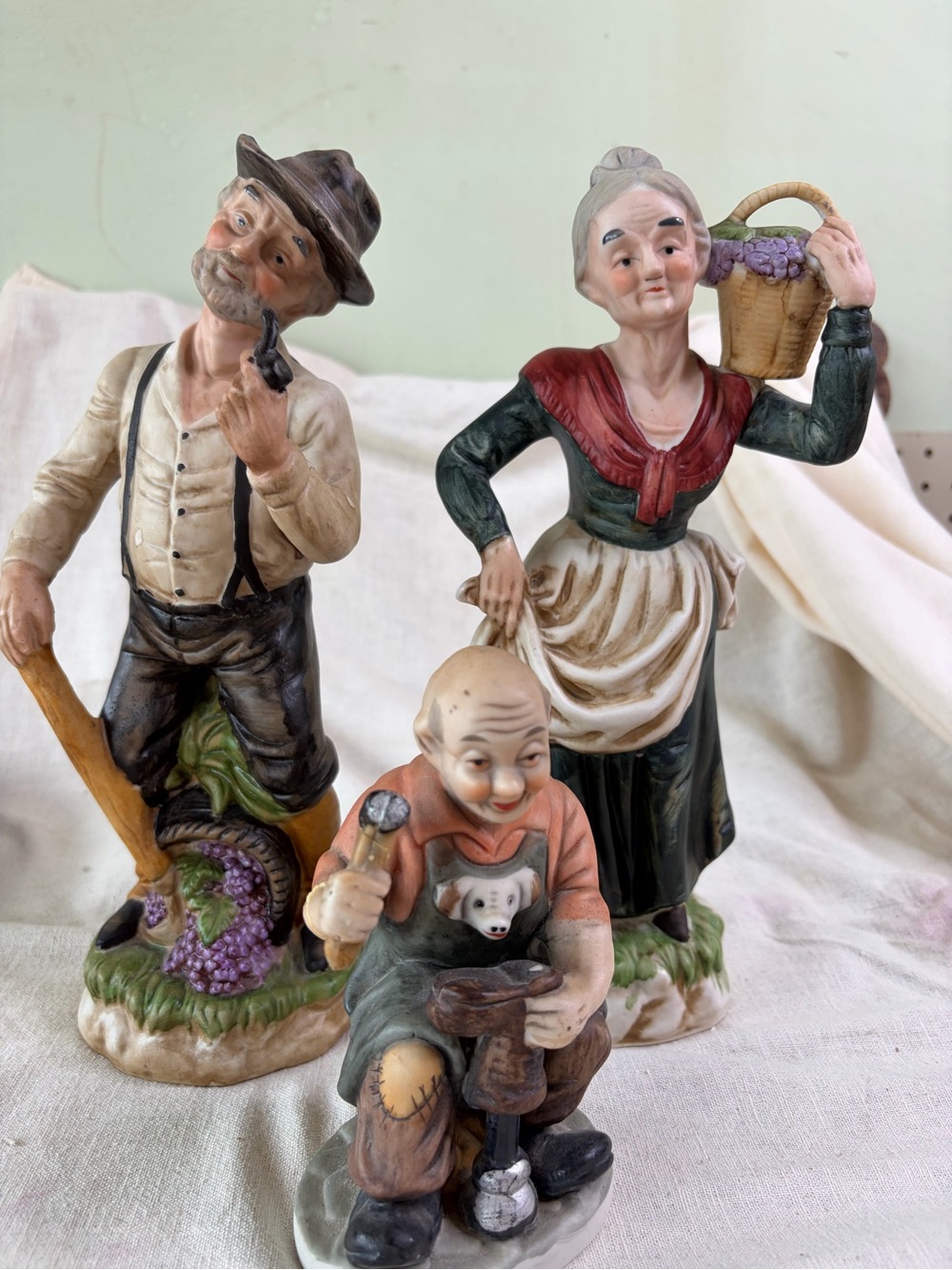 Hand-Painted Vintage Style Family Farm Figurine Set - Multicolor